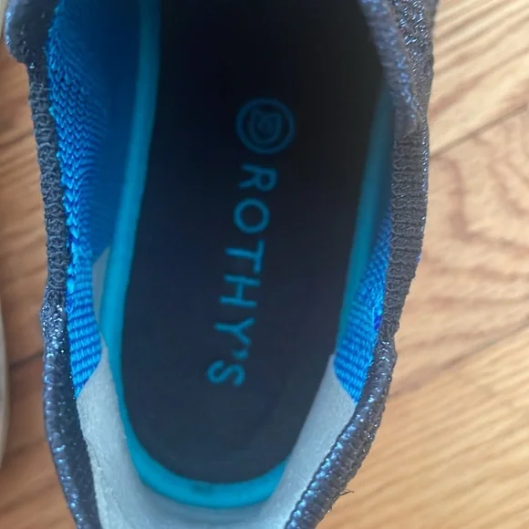 Very lightly worn Rothy’s Chelsea sneaker size 9. - Picture 6 of 6